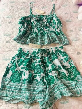 Francesca's Collections Green and White Floral Two-Piece Set